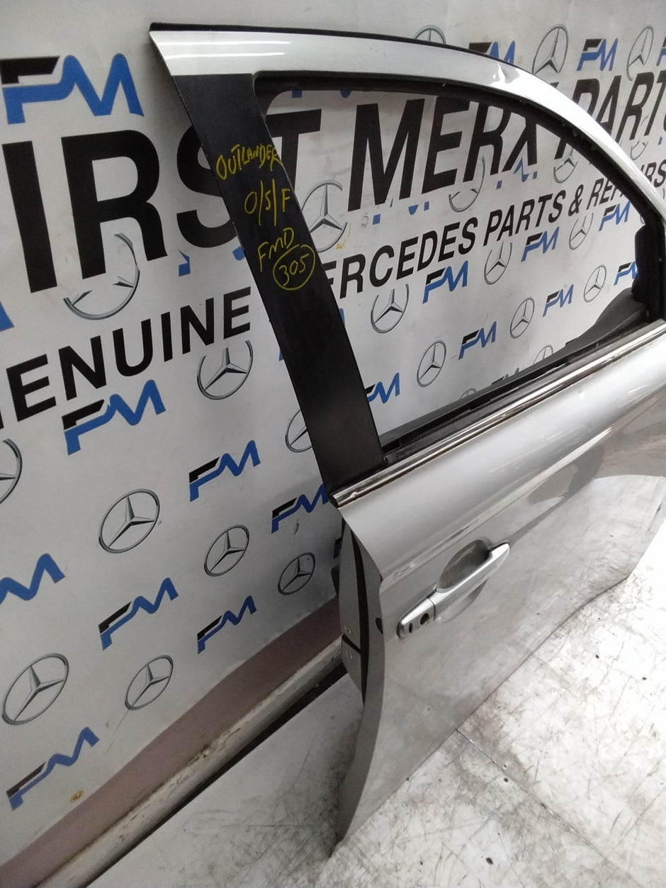 MITSUBISHI OUTLANDER MK3 DRIVER FRONT DOOR OSF SILVER COMPLETE 2013 FMD305