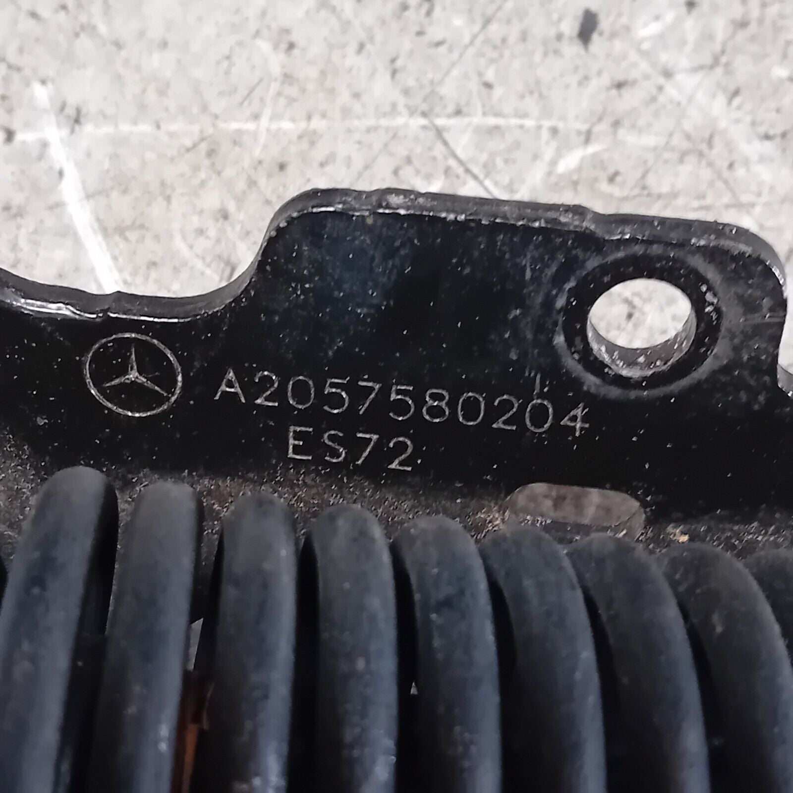 2016 MERCEDES C CLASS A205 CABRIO RIGHT DRIVER SIDE BOOTLID HINGE A2057580204