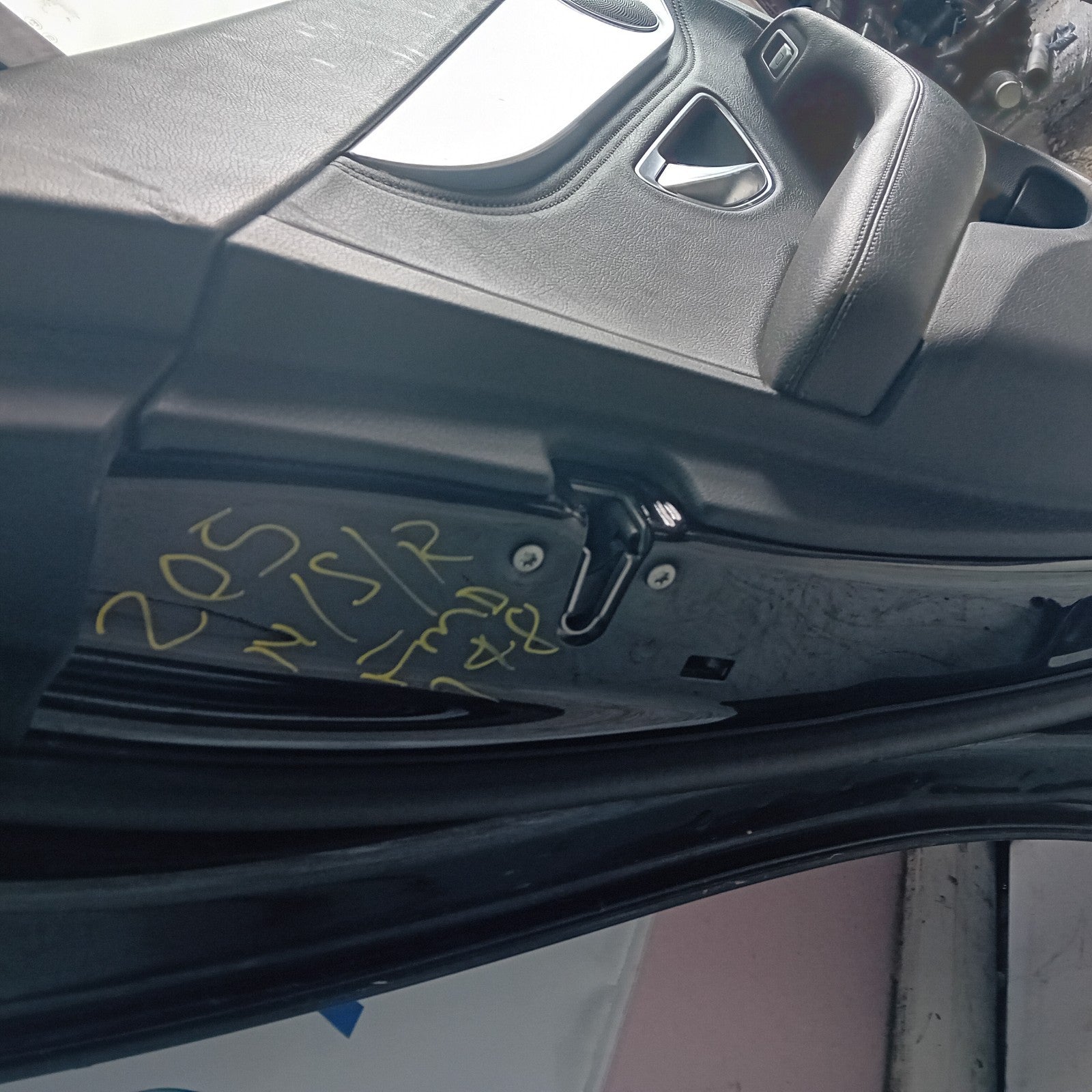 MERCEDES BENZ C-CLASS W205 PASSENGER SIDE REAR DOOR N/S/R BLACK  COMPLETE FMD148