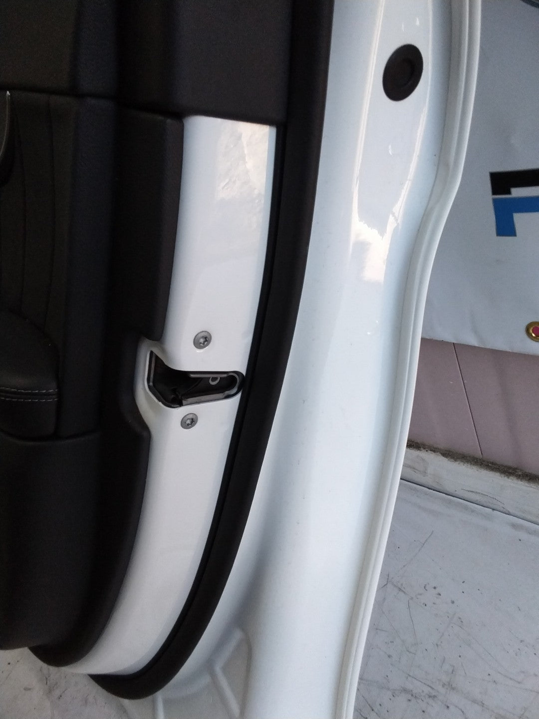 MERCEDES BENZ C-CLASS W205 DRIVER SIDE FRONT DOOR O/S/F COMPLETE WHITE  FMD88