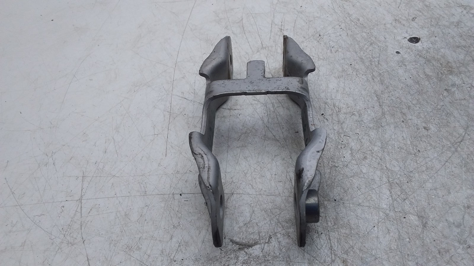 MERCEDES BENZ B-CLASS W246 ENGINE MOUNT BRACKET A2462400809 FMR451