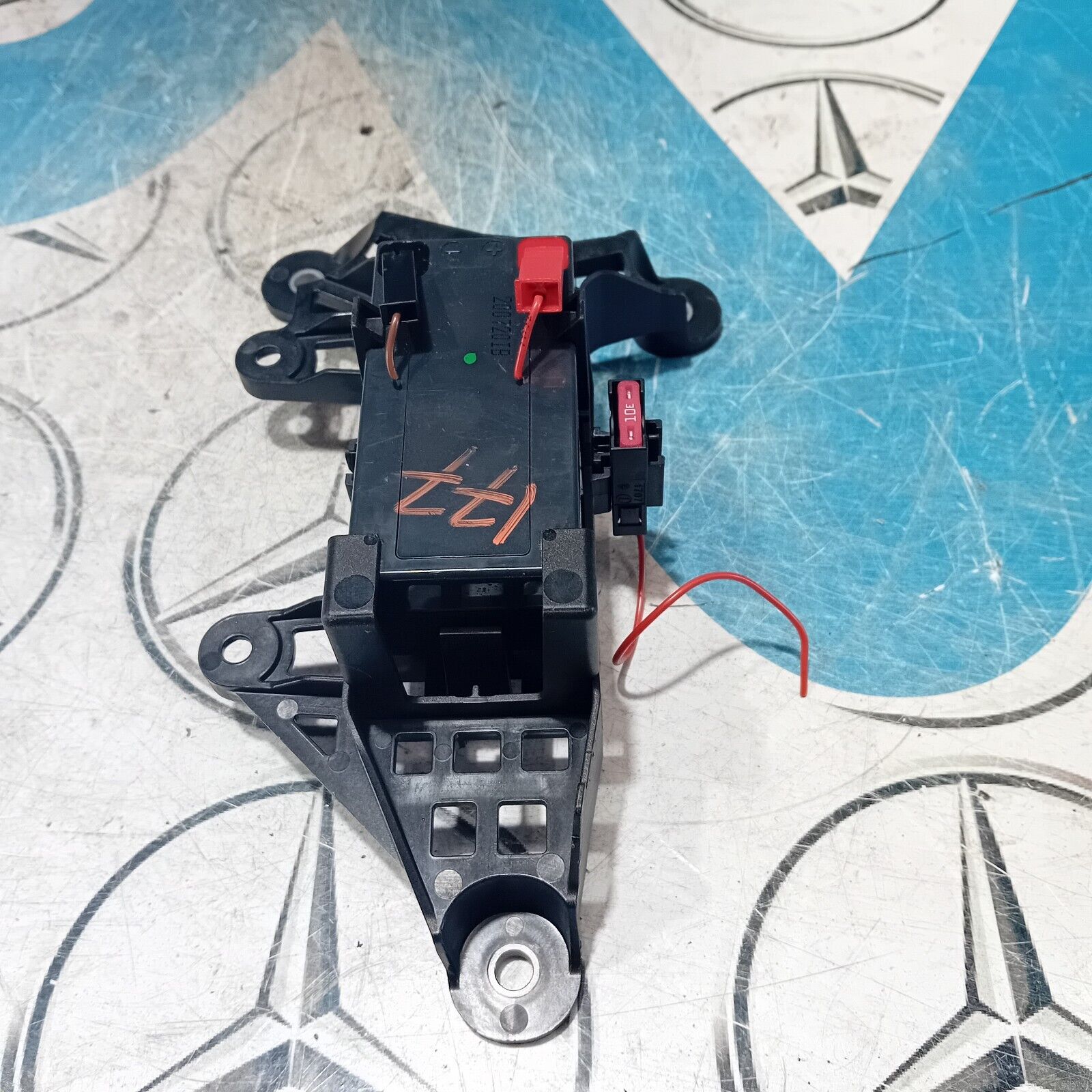 2021 MERCEDES BENZ A180 W177 SMALL AUXILIARY BATTERY & BRACKET  A2475451000