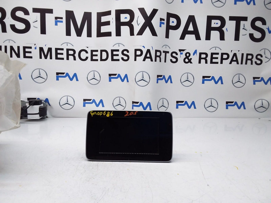 MERCEDES C-CLASS W205 2016 SAT NAV MULTIMEDIA SCREEN A2059004113 FM00686