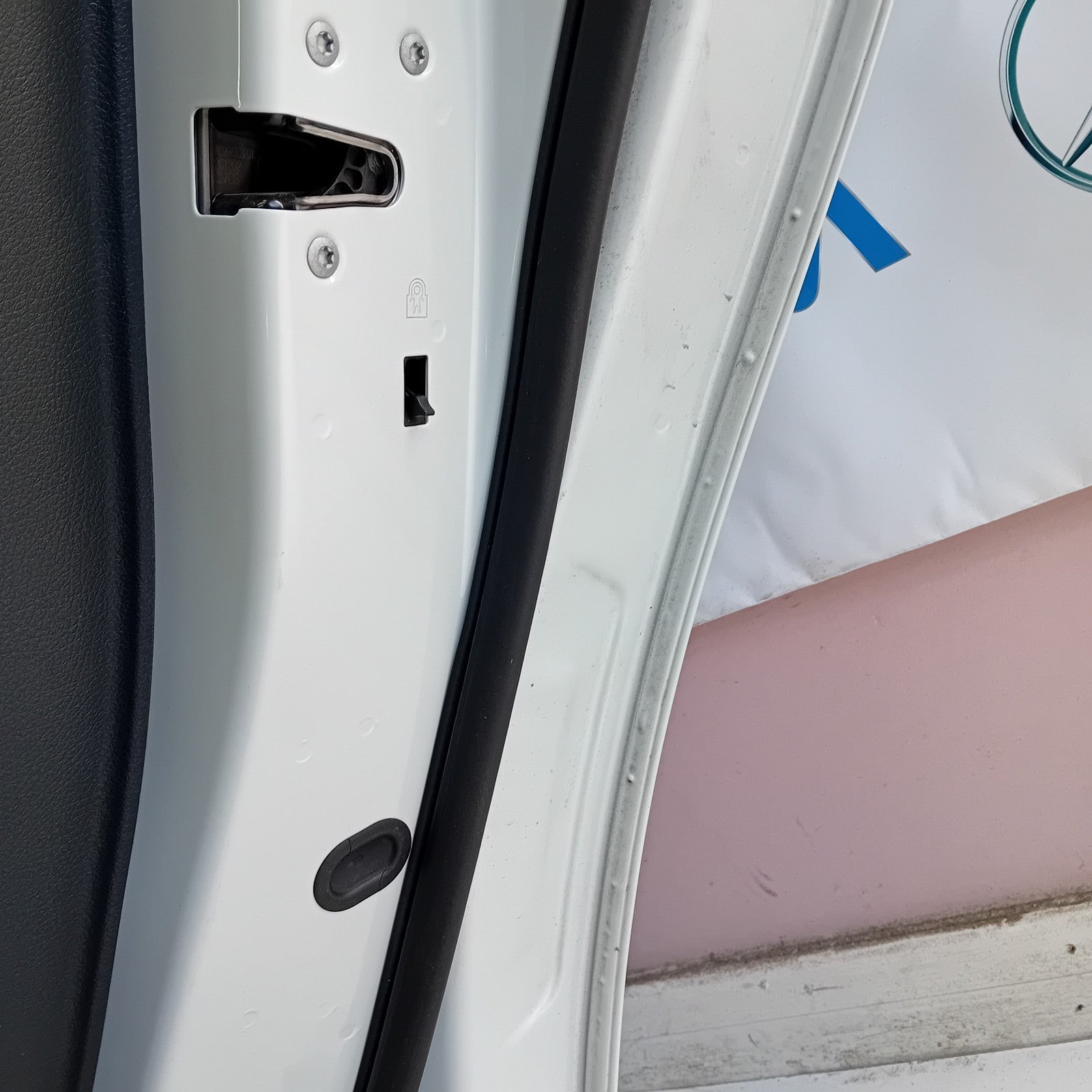 MERCEDES BENZ CLA-CLASS  W118 DRIVER SIDE FRONT DOOR ( OFF SIDE FRONT ) FM07