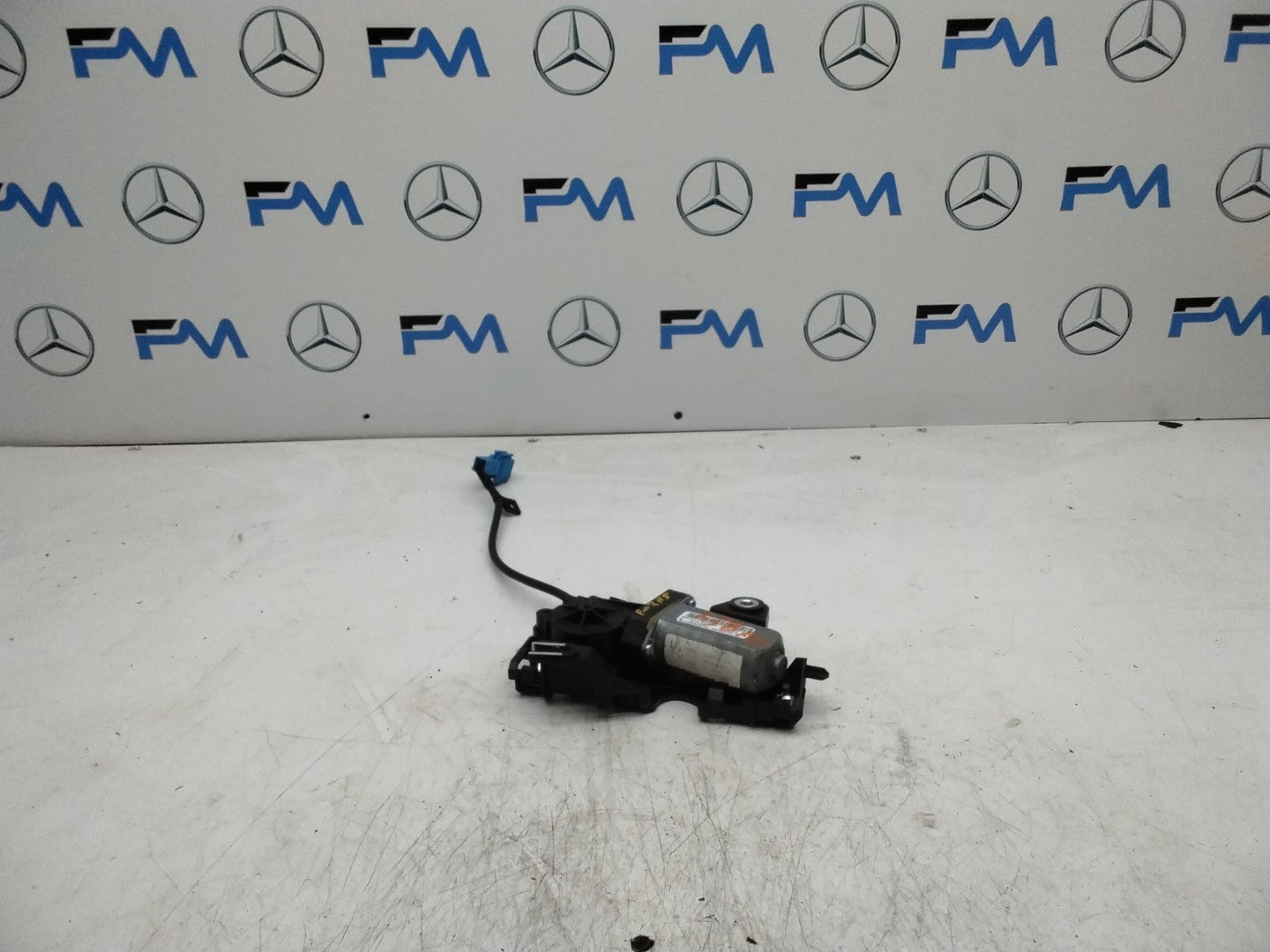  MERCEDES E-CLASS W238 FRONT NEAR SIDE SEAT BELT RETRACTOR A2058600182 FMR115