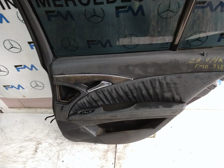 MERCEDES E-CLASS W211 SLN DRIVER REAR DOOR OSR SILVER 2003-09 COMPLETE FMD338
