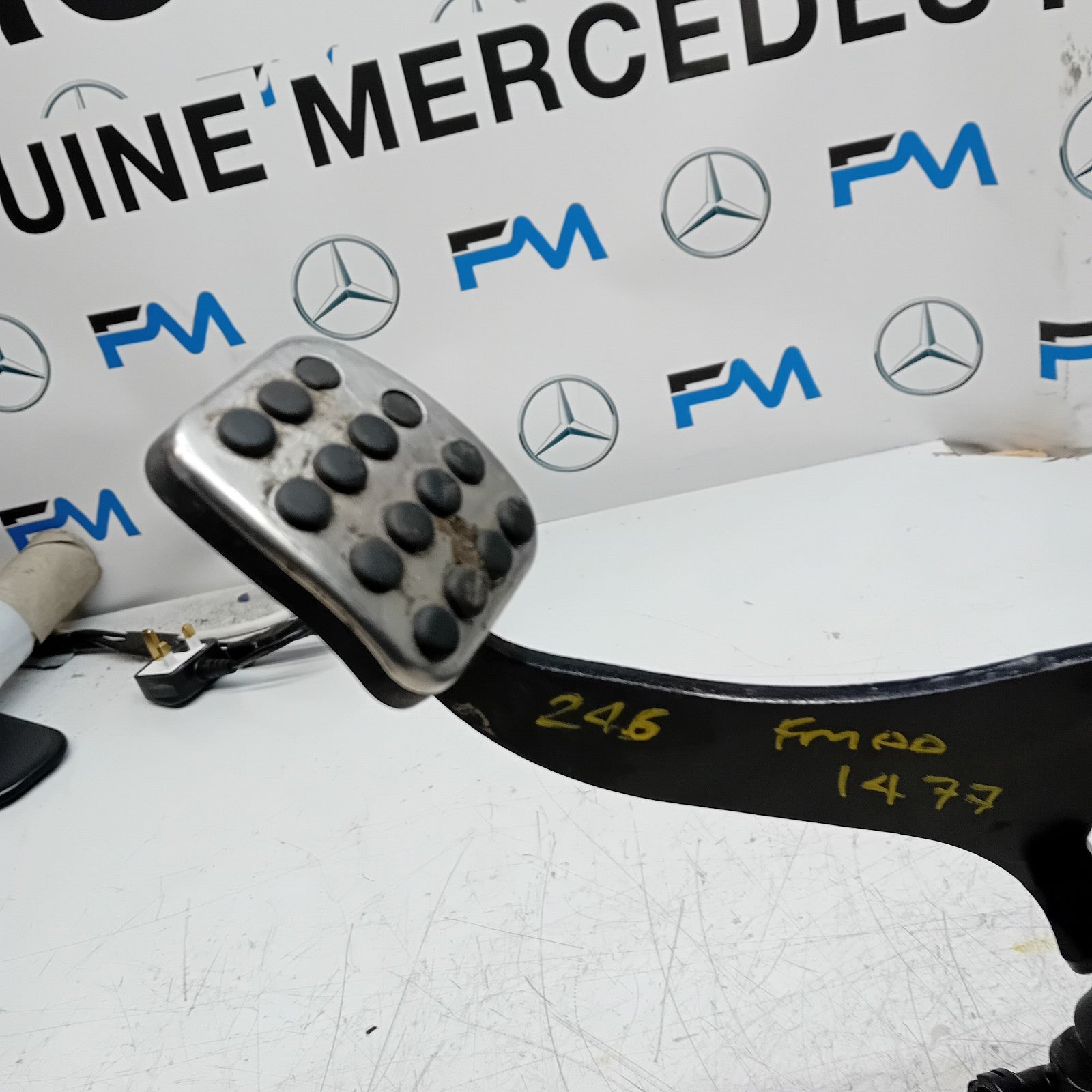 MERCEDES B-CLASS W246 CLUTCH PEDAL WITH CYLIBDER A2462900619 2015  FM001477