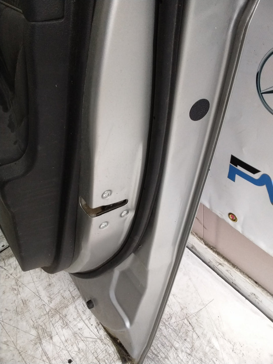 MITSUBISHI OUTLANDER MK3 DRIVER FRONT DOOR OSF SILVER COMPLETE 2013 FMD305