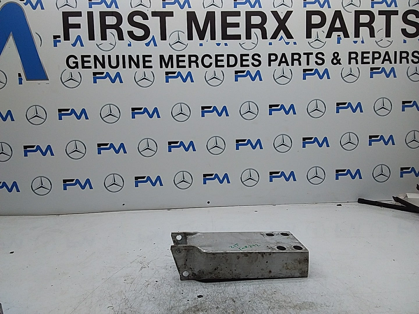MERCEDES C-CLASS W205 BUMPER REINFORCEMENT BRACKET RIGHT SIDE A2056200495 FMR272