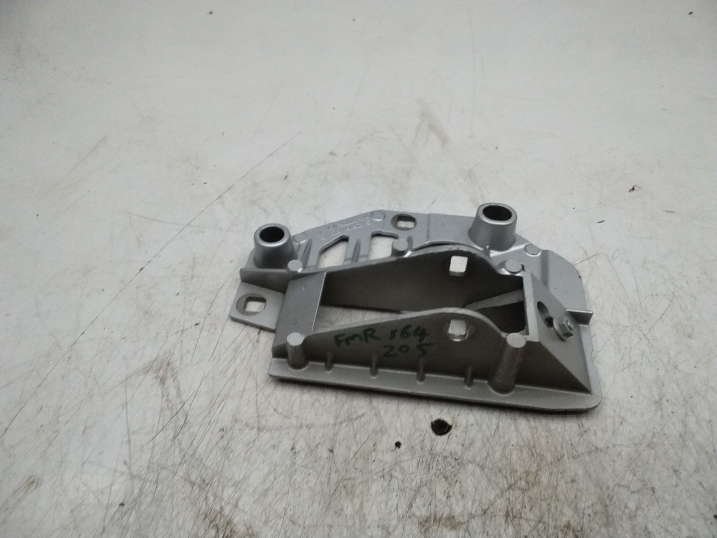 MERCEDES BENZ  C-CLASS W205 TAILGATE TRUNK BOOT LEFT HINGE A2057501528 FMR164