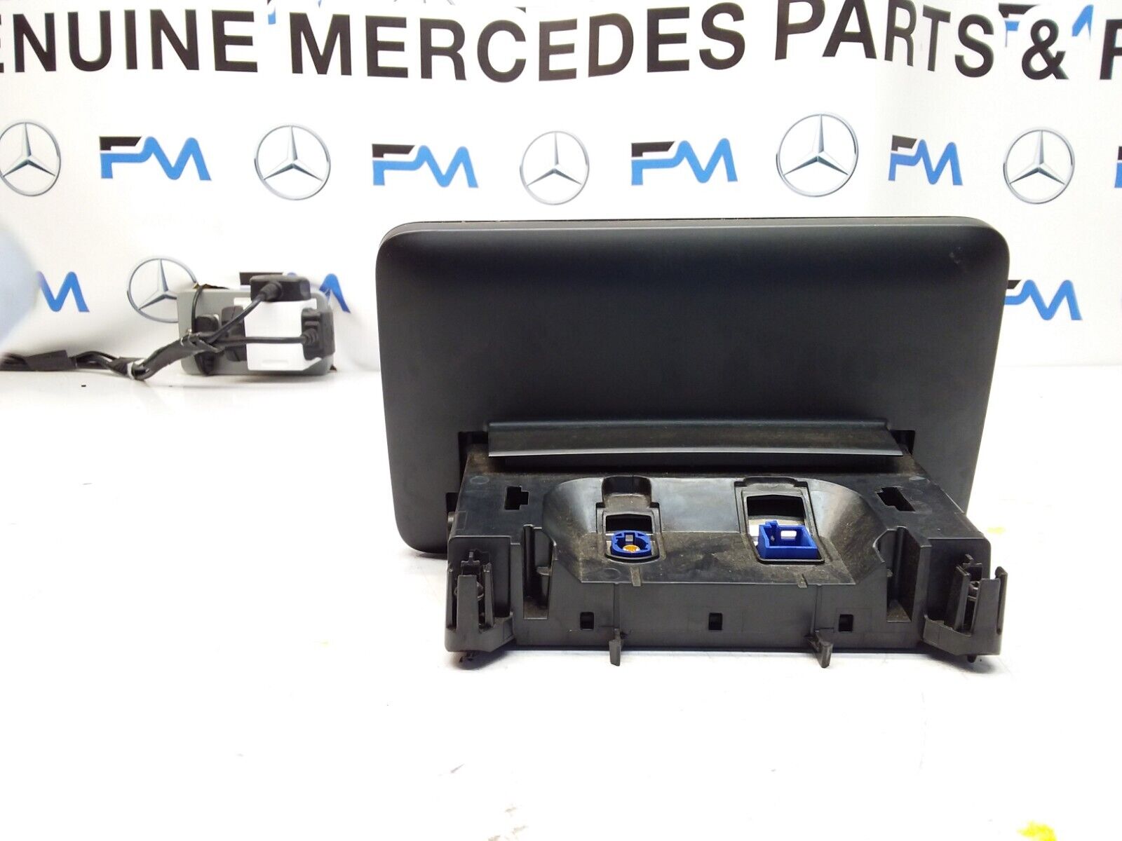 MERCEDES C-CLASS W205 2017 SAT NAV MULTIMEDIA SCREEN A2059004113 FM00672