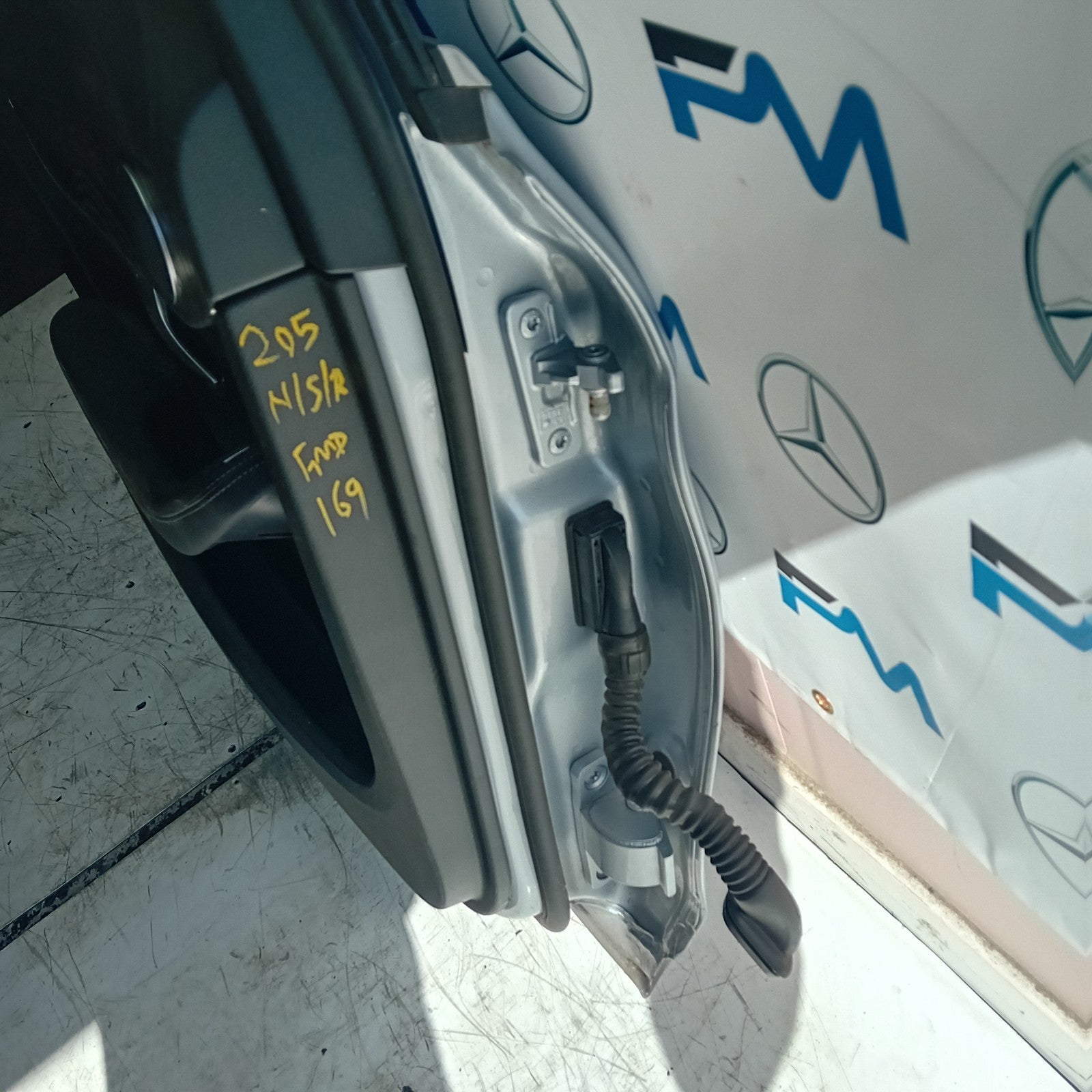 MERCEDES C-CLASS W205 COP PASSENGER REAR DOOR N/S/R SILV 2014 ON COMPLETE FMD169