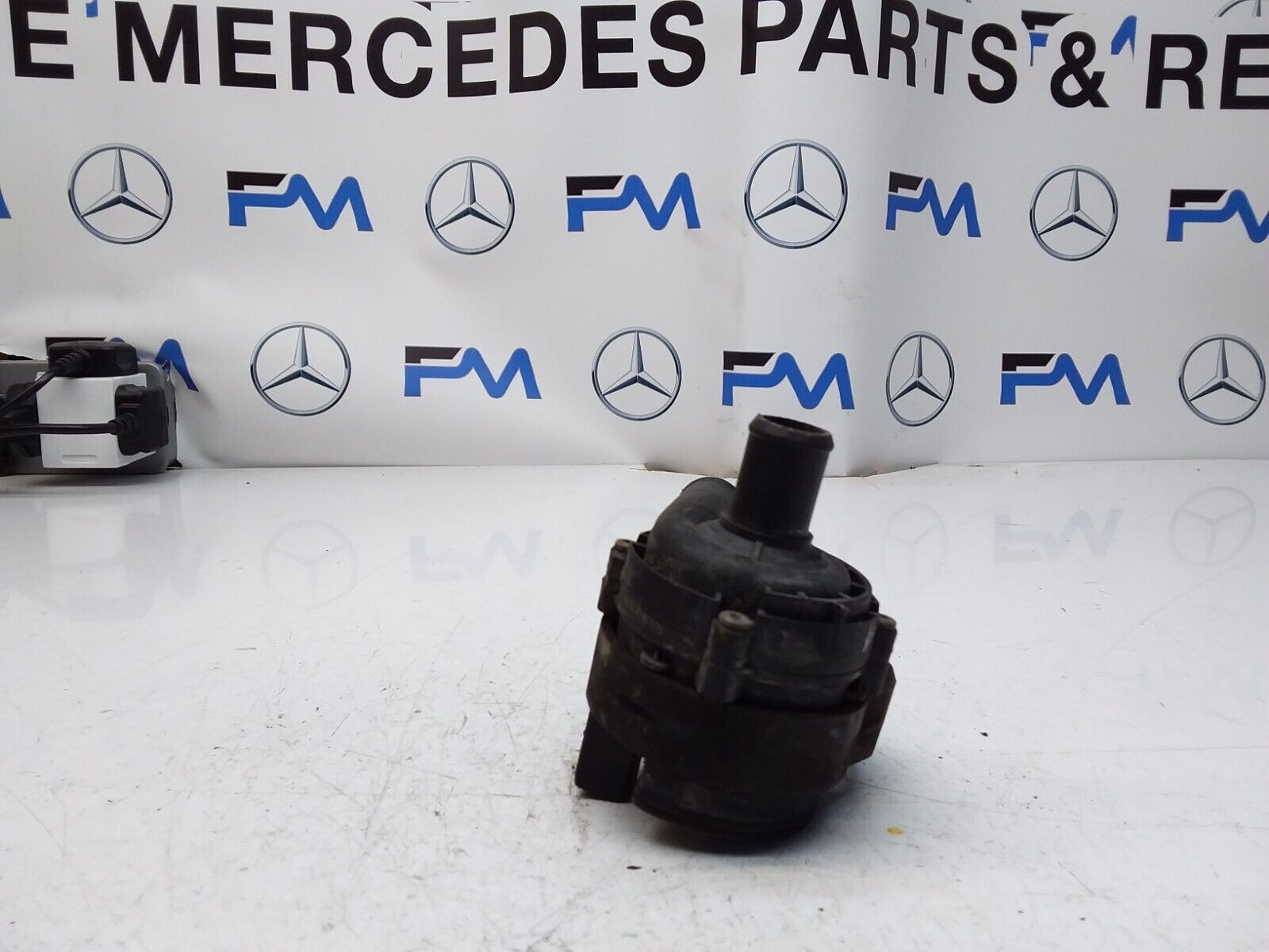 Mercedes E-CLASS W211 ELECTRIC COOLANT WATER PUMP A2118350028 FM00606