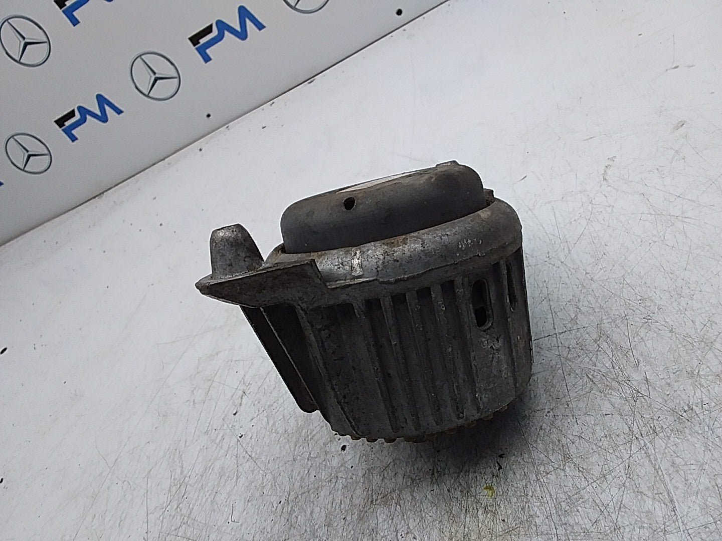 MERCEDES BENZ  E-CLASS  W212  ENGINE MOUNT RIGHT OS A2122400100 FMR349