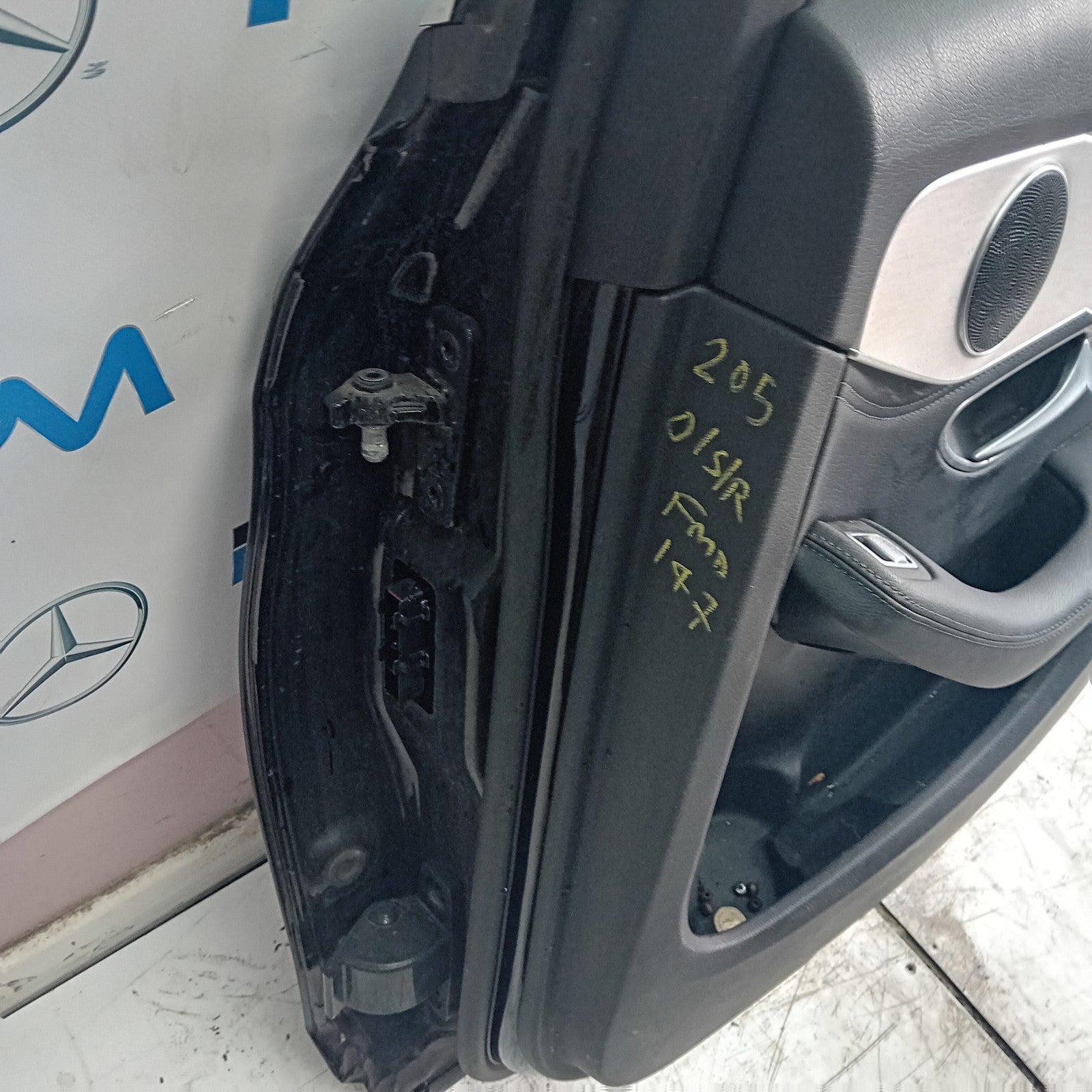 MERCEDES BENZ C-CLASS W205 DRIVER SIDE REAR DOOR O/S/R BLACK  COMPLETE FMD147