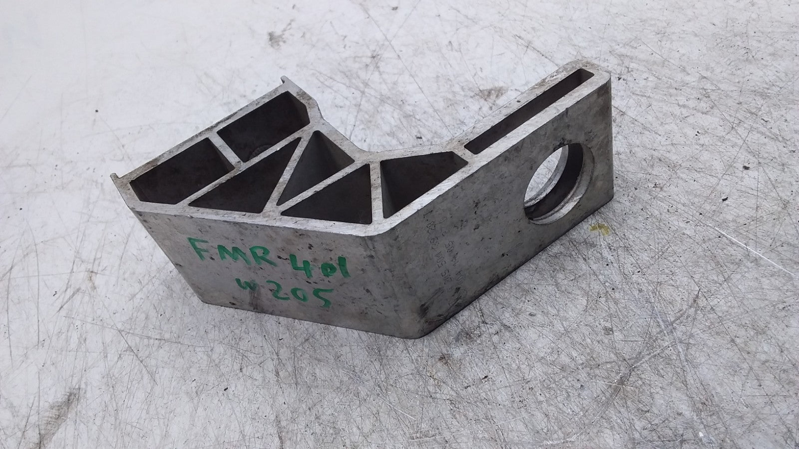 MERCEDES BENZ  C-CLASS  RADIATOR MOUNT BRACKET LEFT SIDE A2055013920 FMR401