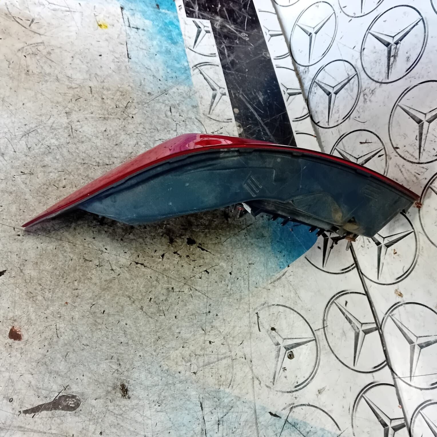 MERCEDES BENZ C-CLASS W205 SALOON REAR DRIVER SIDE ( OFF SIDE ) TAIL LIGHT