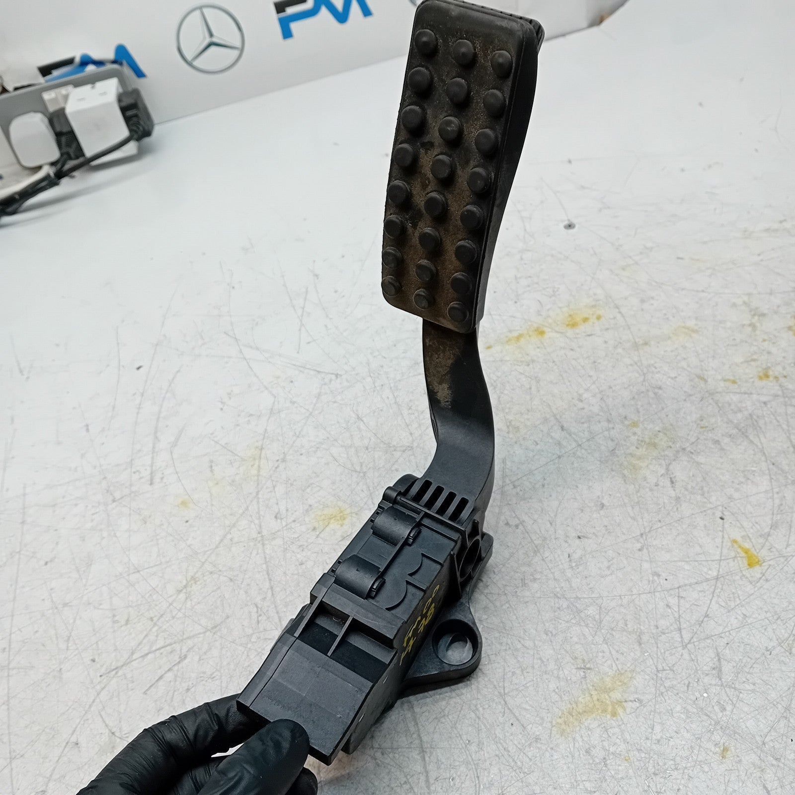 MERCEDES BENZ  B-CLASS W246 THROTTLE ACCELERATOR A2463001904 2015  FM001478