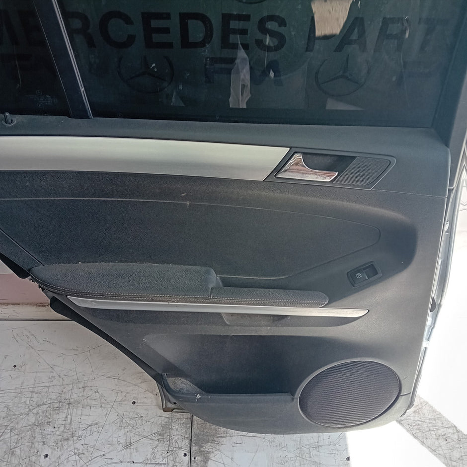 MERCEDES GL SUV W164 PASSENGER SIDE REAR DOOR NSR GREY 2007-2012 COMPLETE FMD176