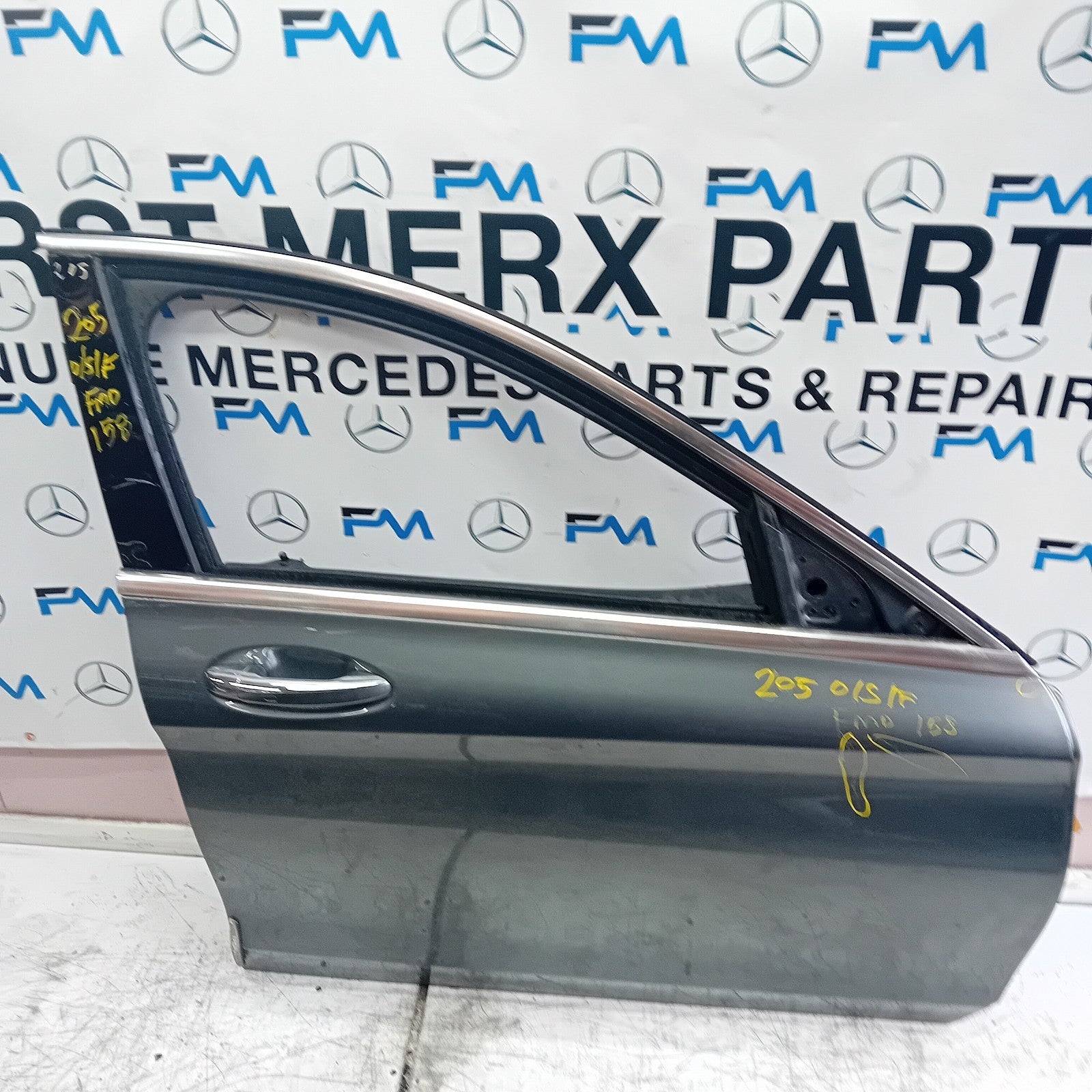 MERCEDES C-CLASS W205 DRIVER FRONT DOOR O/S/F GREY 2014 ONWARDS COMPLETE FMD158
