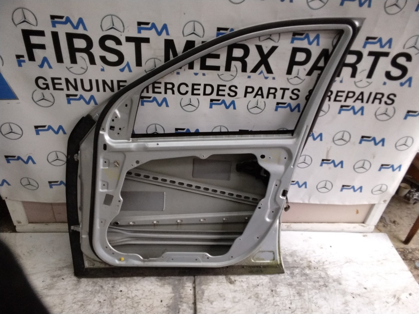 MERCEDES M-CLASS W164  DRIVER FRONT DOOR OSF SILVER 2005-11 FMD561