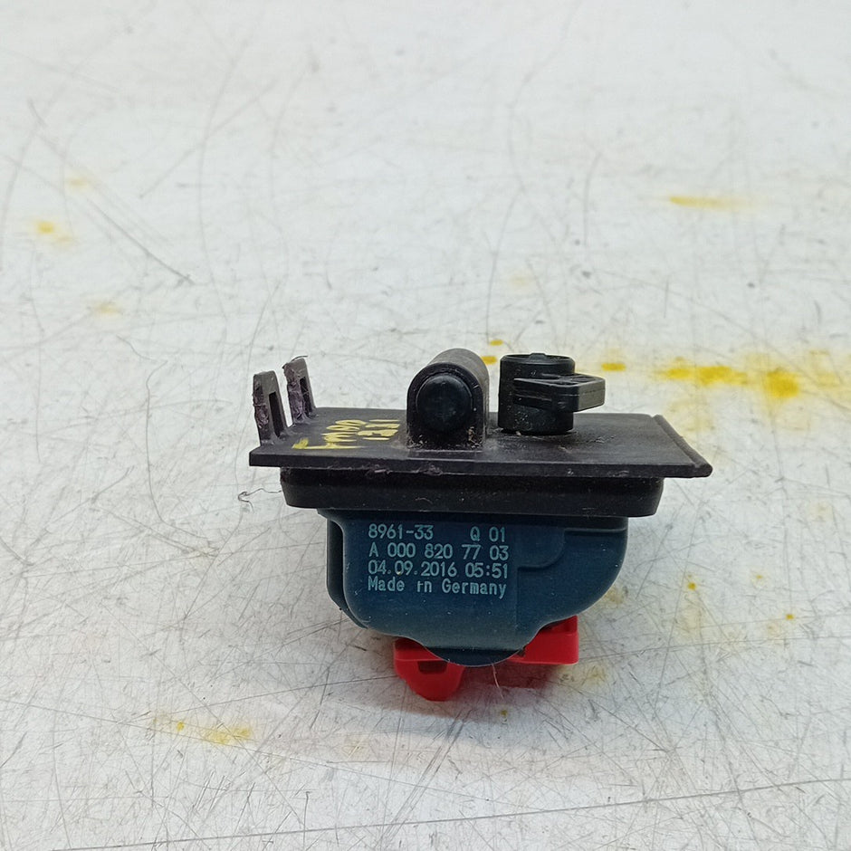 MERCEDES BENZ FUEL FILLER FLAP LOCKING MOTOR A0008207703 FM001331
