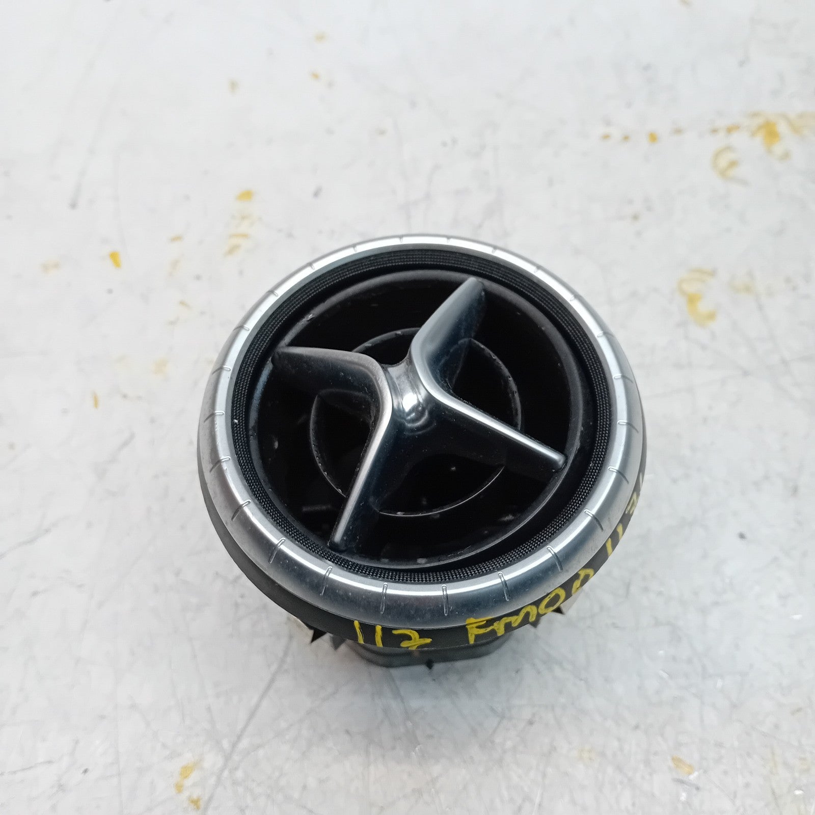 MERCEDES CLA-CLASS W117 DASHBOARD AIR VENT CENTRE SIDE 2015 FM001171