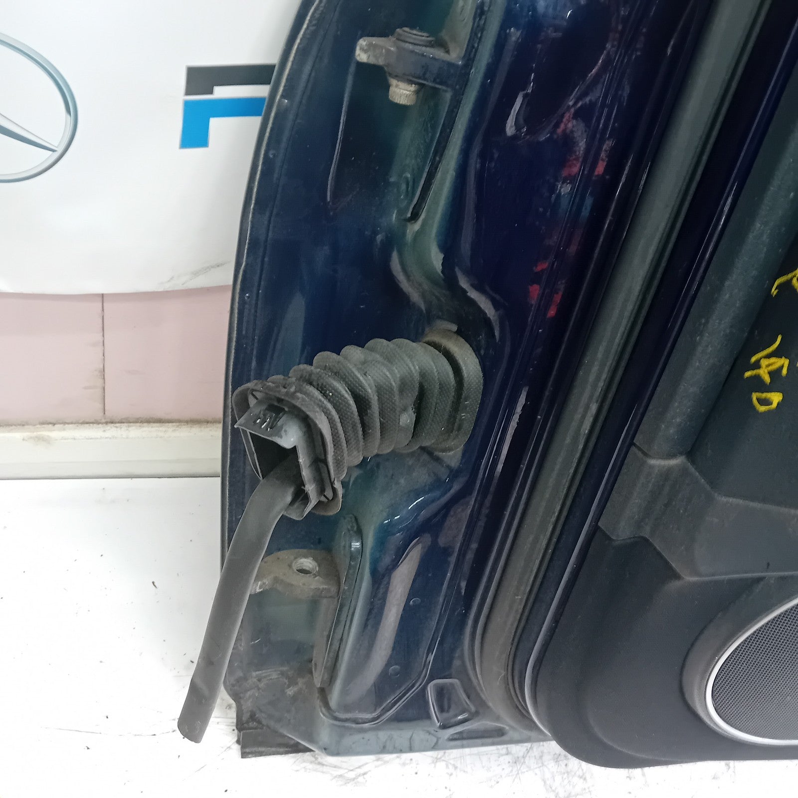 MERCEDES BENZ C-CLASS W204 DRIVER SIDE FRONT DOOR O/S/F BLUE COMPLETE FMD140