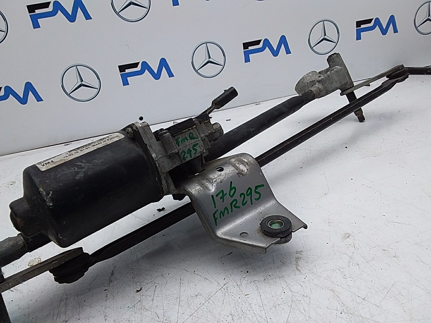 MERCEDES A-CLS W176 WIPER MOTOR AND LINKAGE A1769061900 FMR295