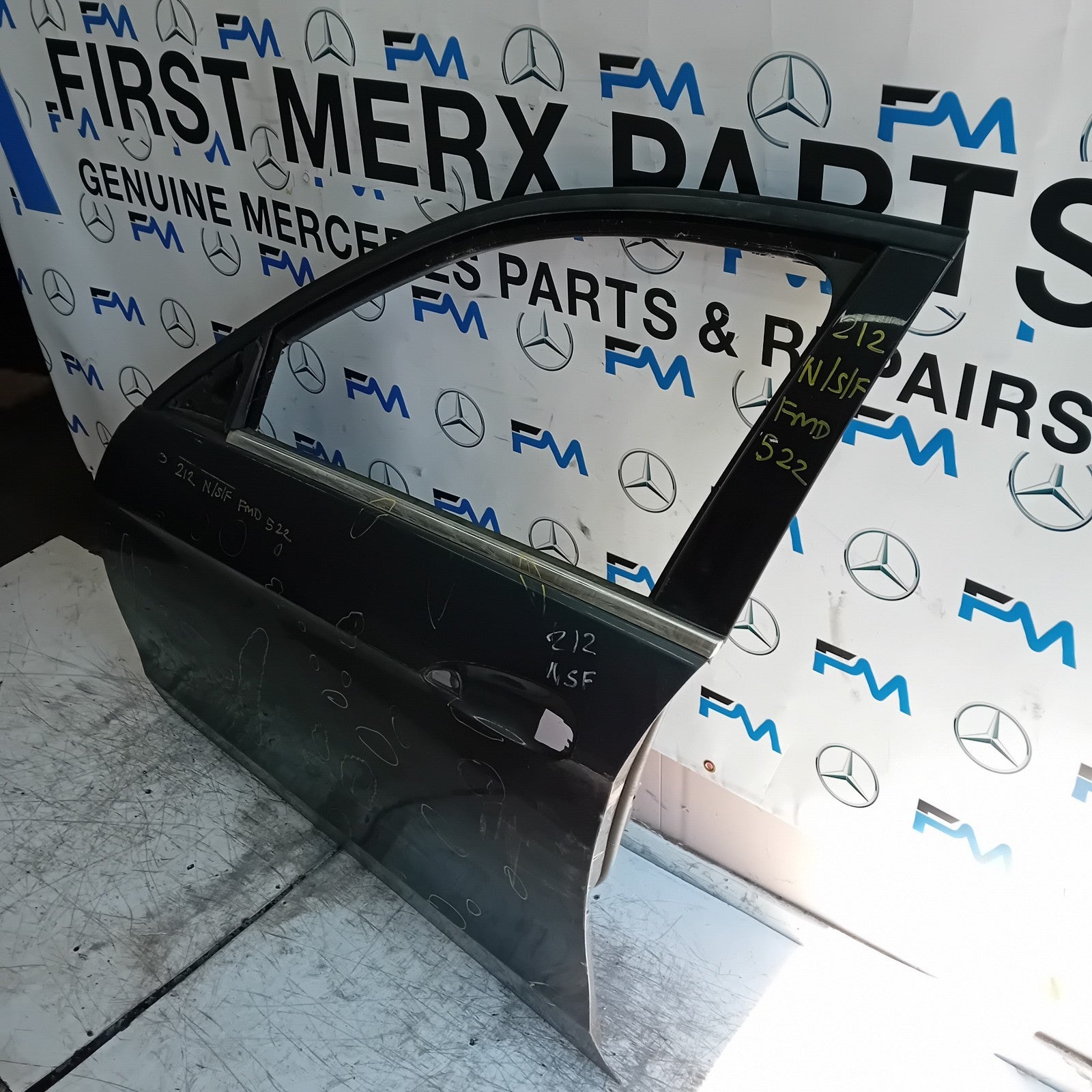 MERCEDES BENZ  E-CLASS W212 PASSENGER FRONT DOOR NSF 2015  GREY FMD522