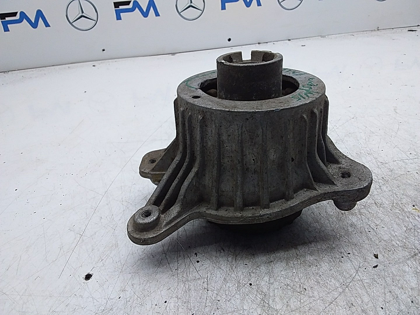MERCEDES BENZ  C-CLASS  W205  ENGINE MOUNT LEFT NS A2052406817 FMR342