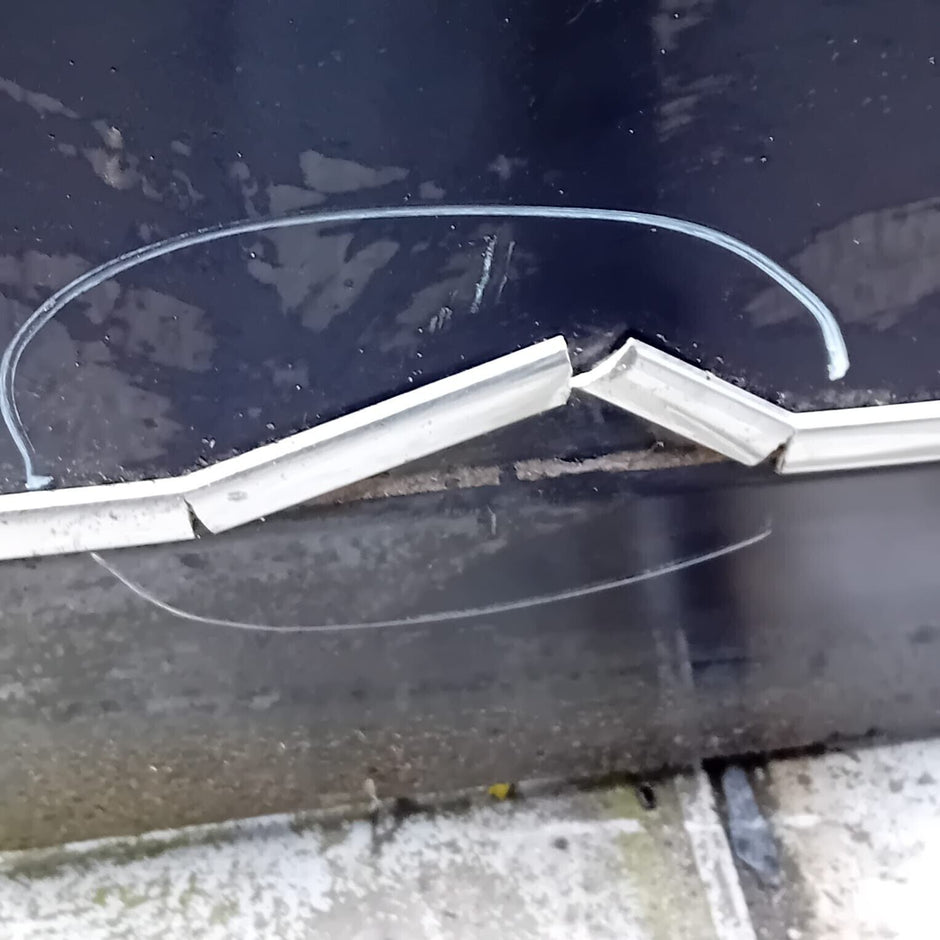 MERCEDES BENZ E-CLASS W212 DRIVER SIDE FRONT DOOR ( OFF SIDE FRONT )
