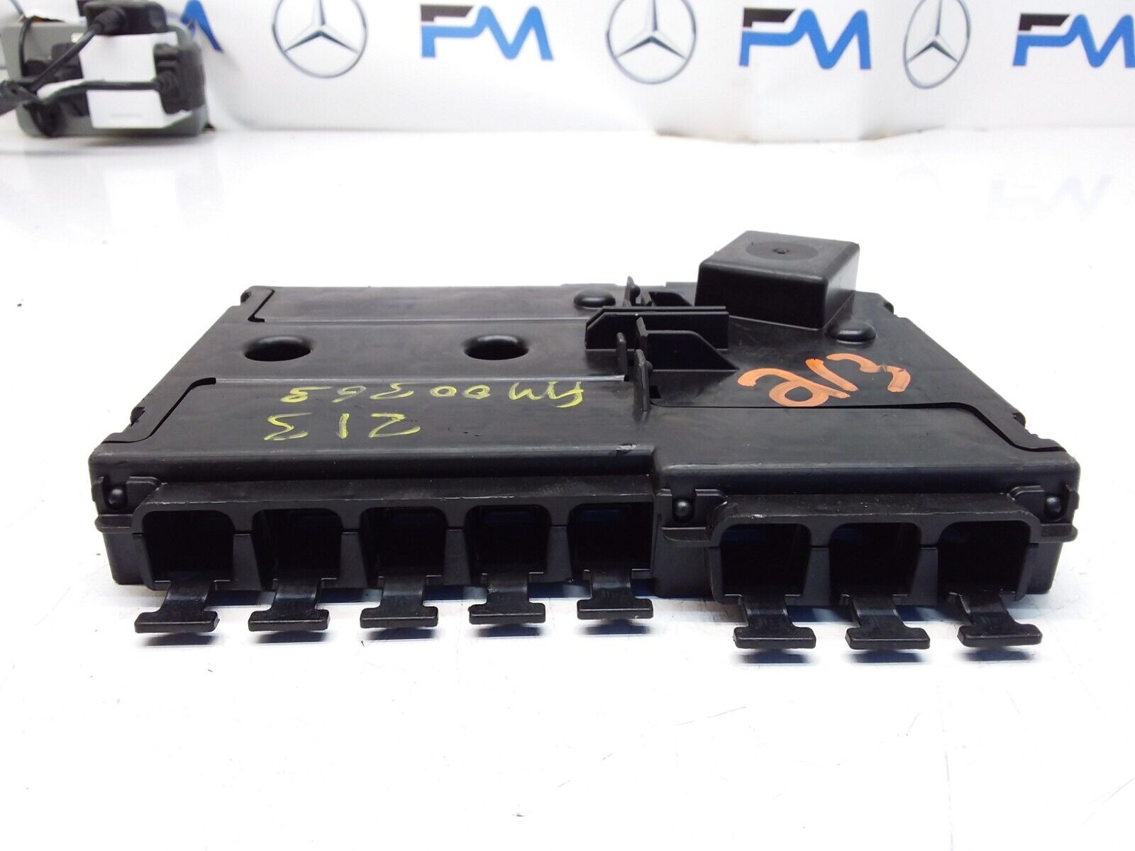 Mercedes E-Class W213 Front Inboard Fuxebox Module Unit A2135406200 FM00363