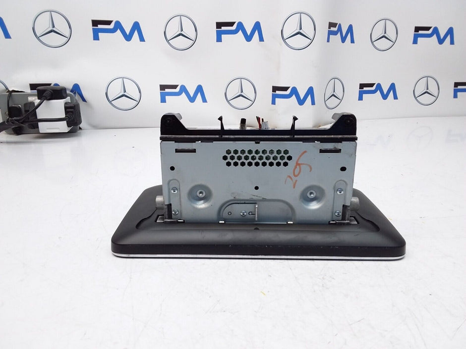 MERCEDES C-CLASS W205 2016 SAT NAV MULTIMEDIA SCREEN A2059002211 FM00661