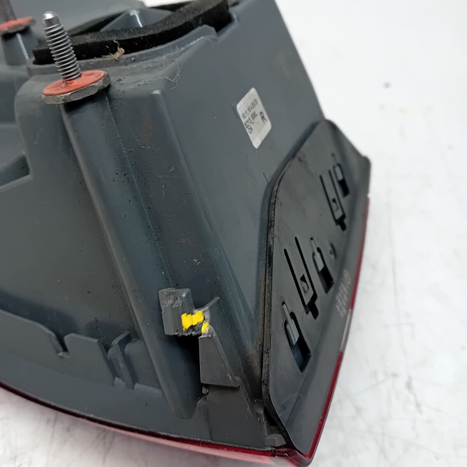 MERCEDES E-CLASS W213 2016 REAR DRIVER O/S TAIL LIGHT FMT49. (DAMAGED)