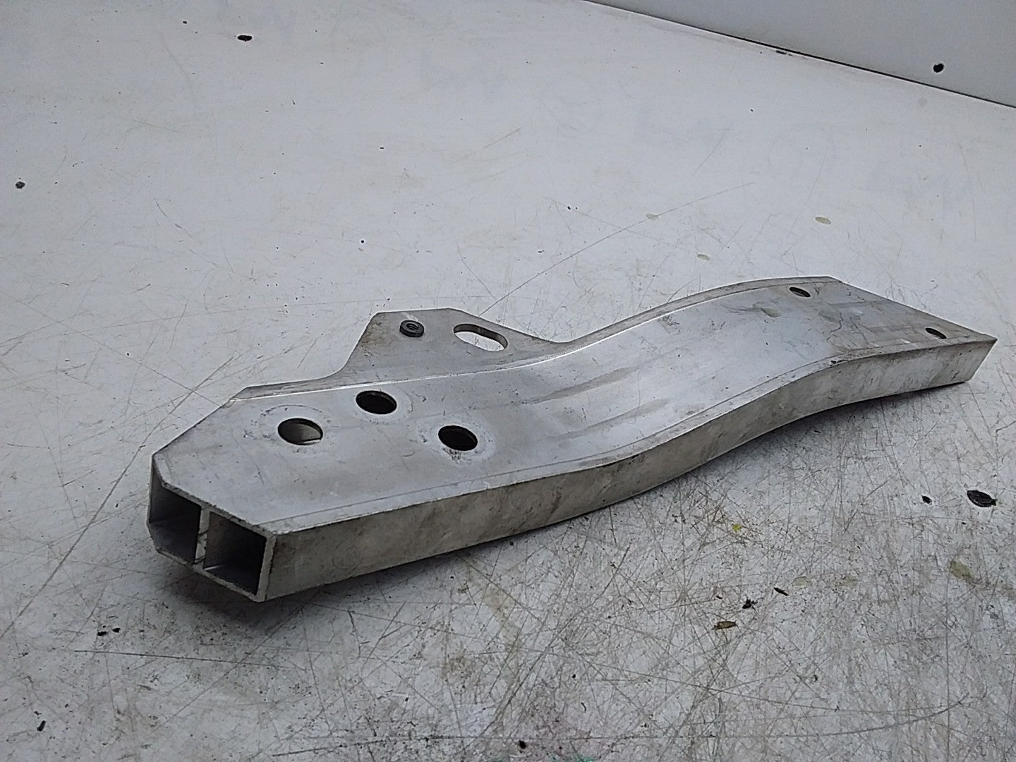 MERCEDES E-CLS W213 RADIATOR SUPPORT BRACKET RIGHT FMR250