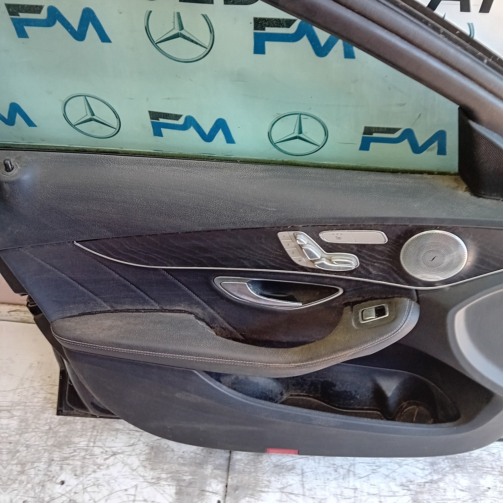MERCEDES C-CLASS W205 PASSENGER FRONT DOOR NSF BLACK 2014 ON COMPLETE FMD467
