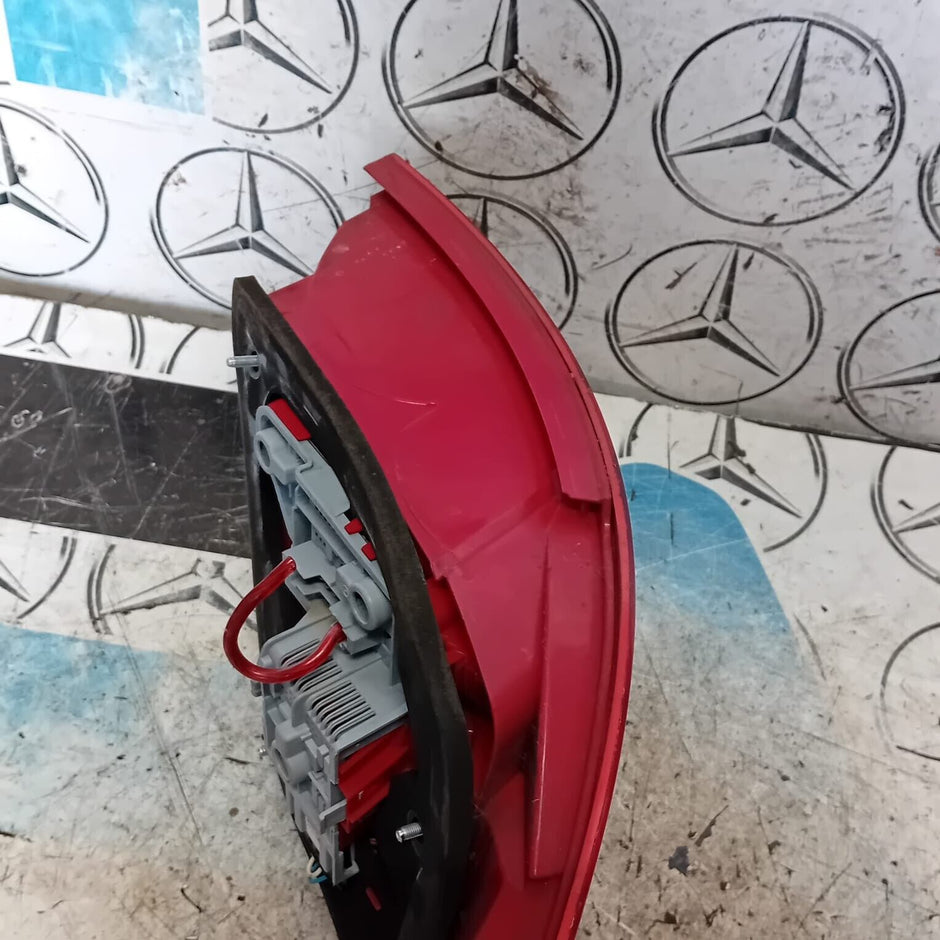 MERCEDES BENZ C-CLASS W204 DRIVER SIDE (OFF SIDE ) REAR TAIL LIGHT - 2046205864