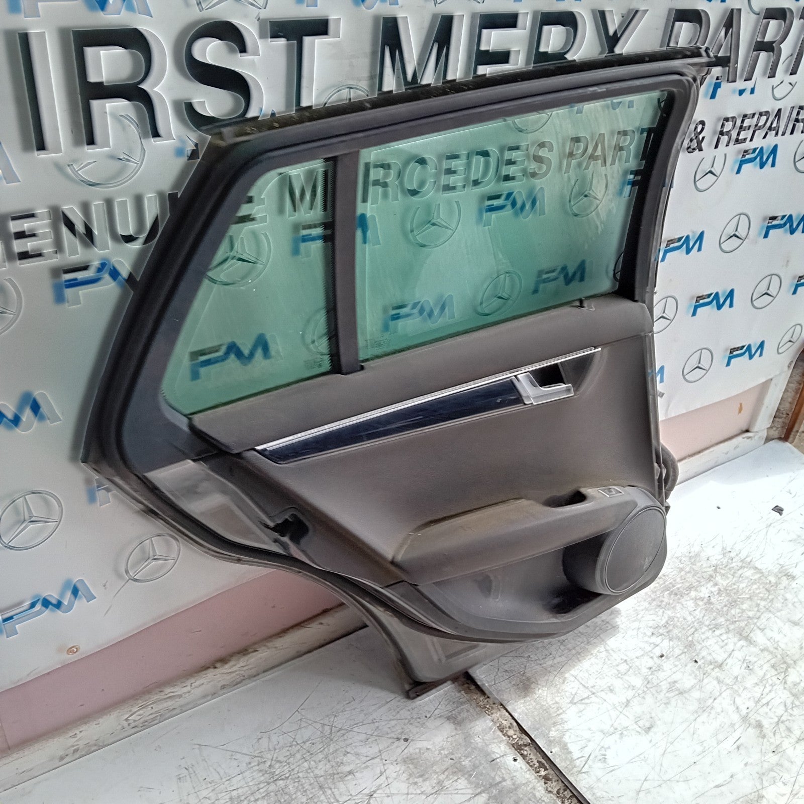 MERCEDES C-CLASS W204 EST PASSENGER REAR DOOR NSR GREY 2008-14 COMPLETE FMD427