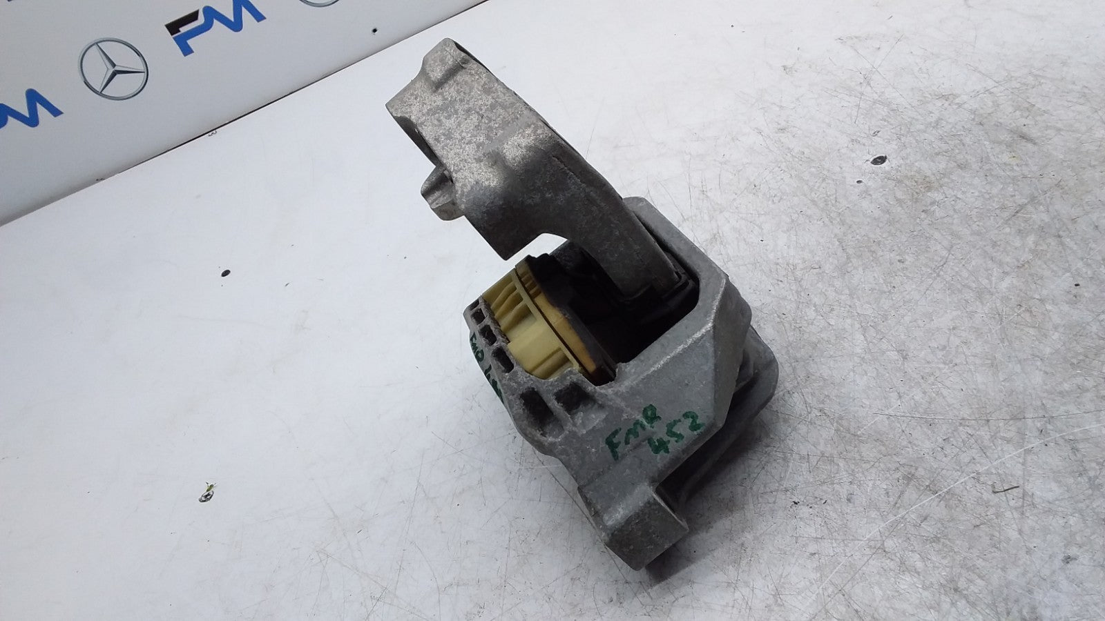 MERCEDES BENZ B-CLASS W246 LEFT ENGINE MOUNT A2462400217 FMR452