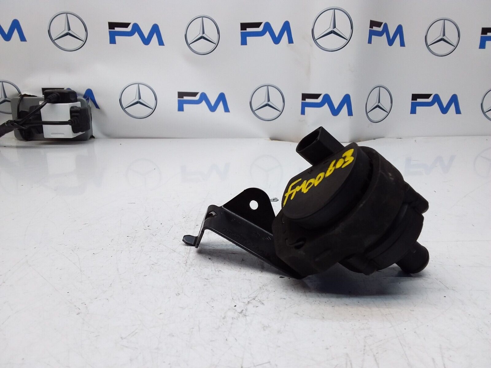 Mercedes E-CLASS W211 ELECTRIC COOLANT WATER PUMP A2118350028 FM00603