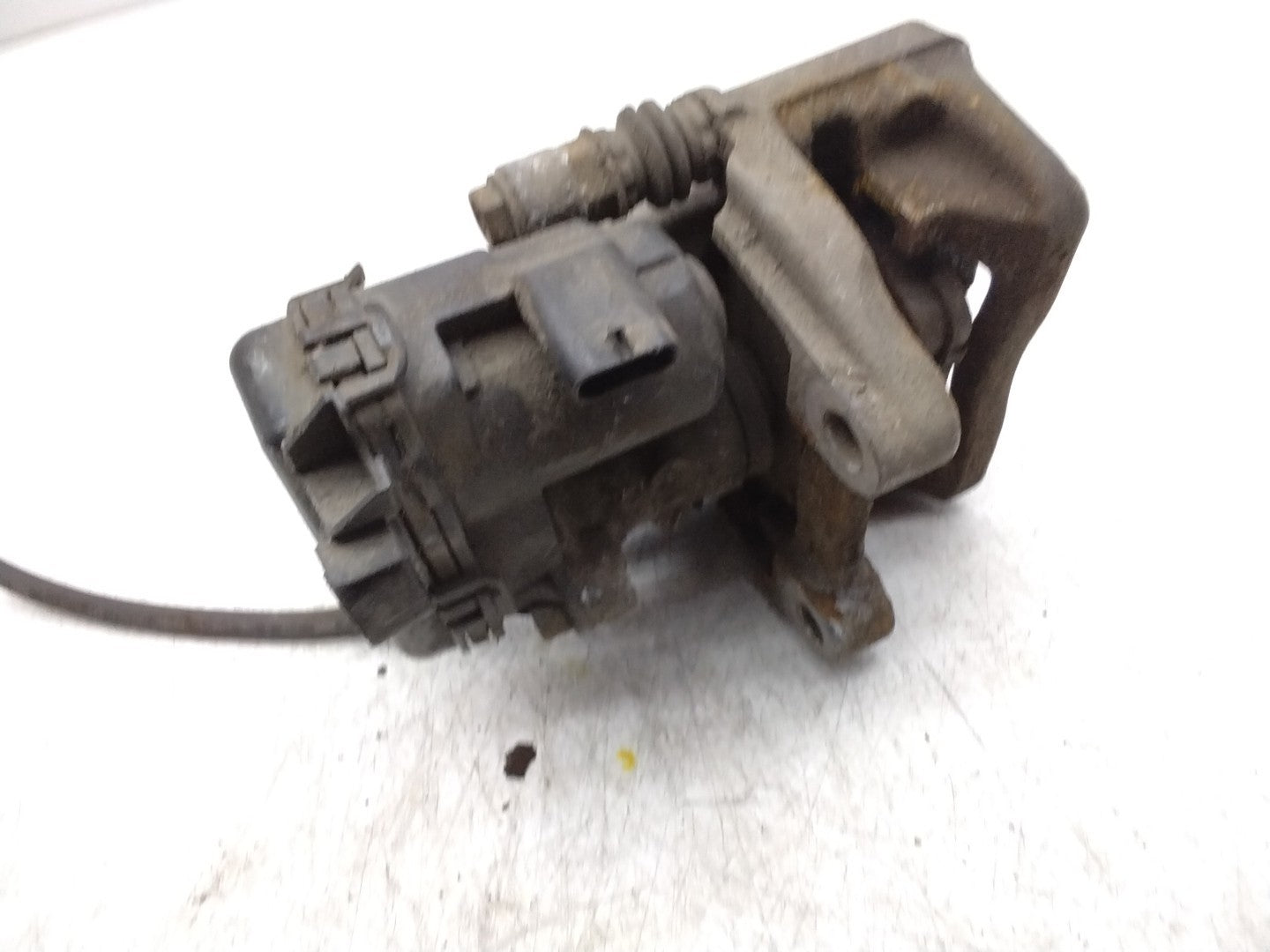 MERCEDES  B-CLASS W246 BRAKE CALIPER REAR LEFT PASSENGER SIDE A2464232198 FMR135