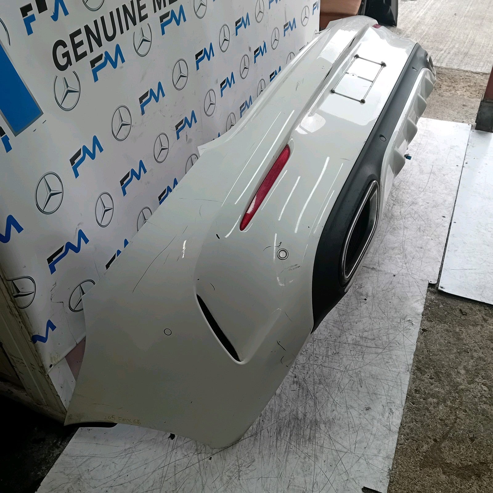 MERCEDES BENZ C-CLASS W205 COUPE REAR BUMPER 2014 WHITE COMPLETE FMX66
