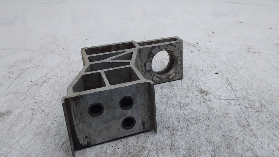 MERCEDES BENZ  E-CLASS W213 RADIATOR MOUNTING BRACKET  FMR405