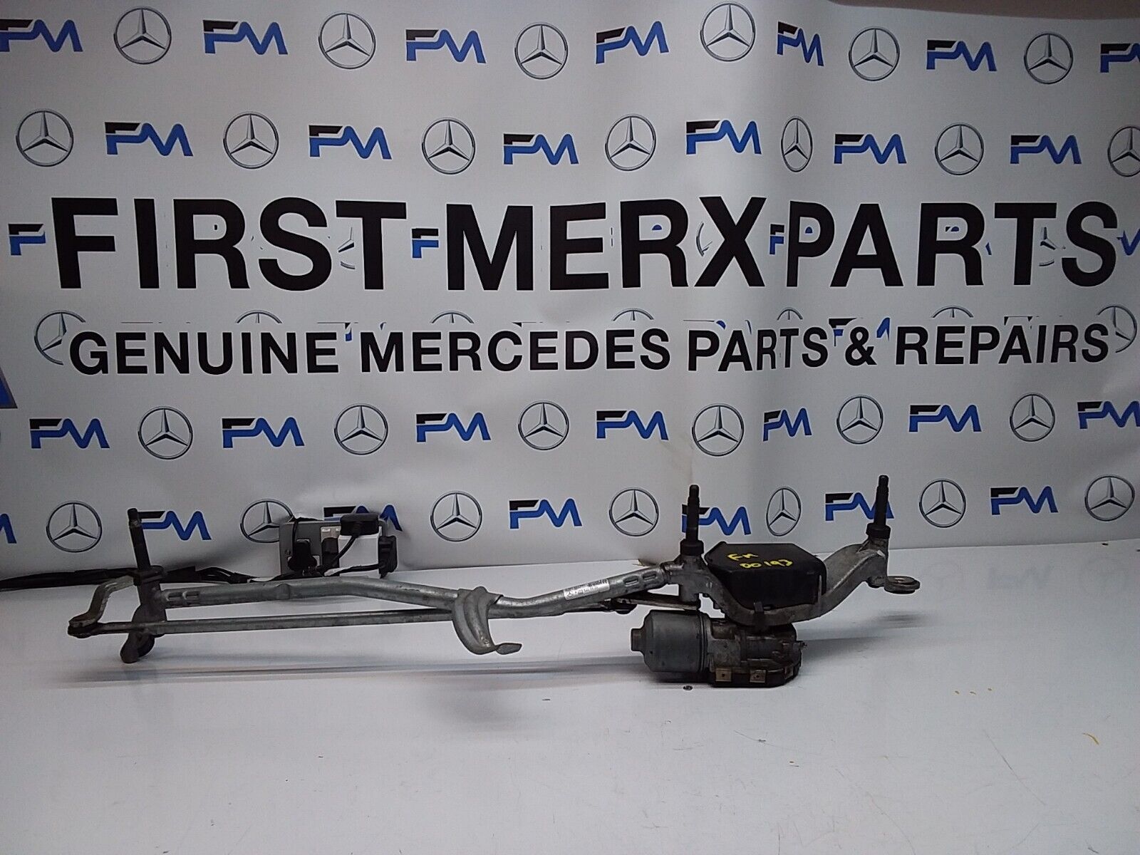 MERCEDES GLC WIPER MOTOR & LINKAGE FRONT A2538205600 W253 2015-2022 FM00193