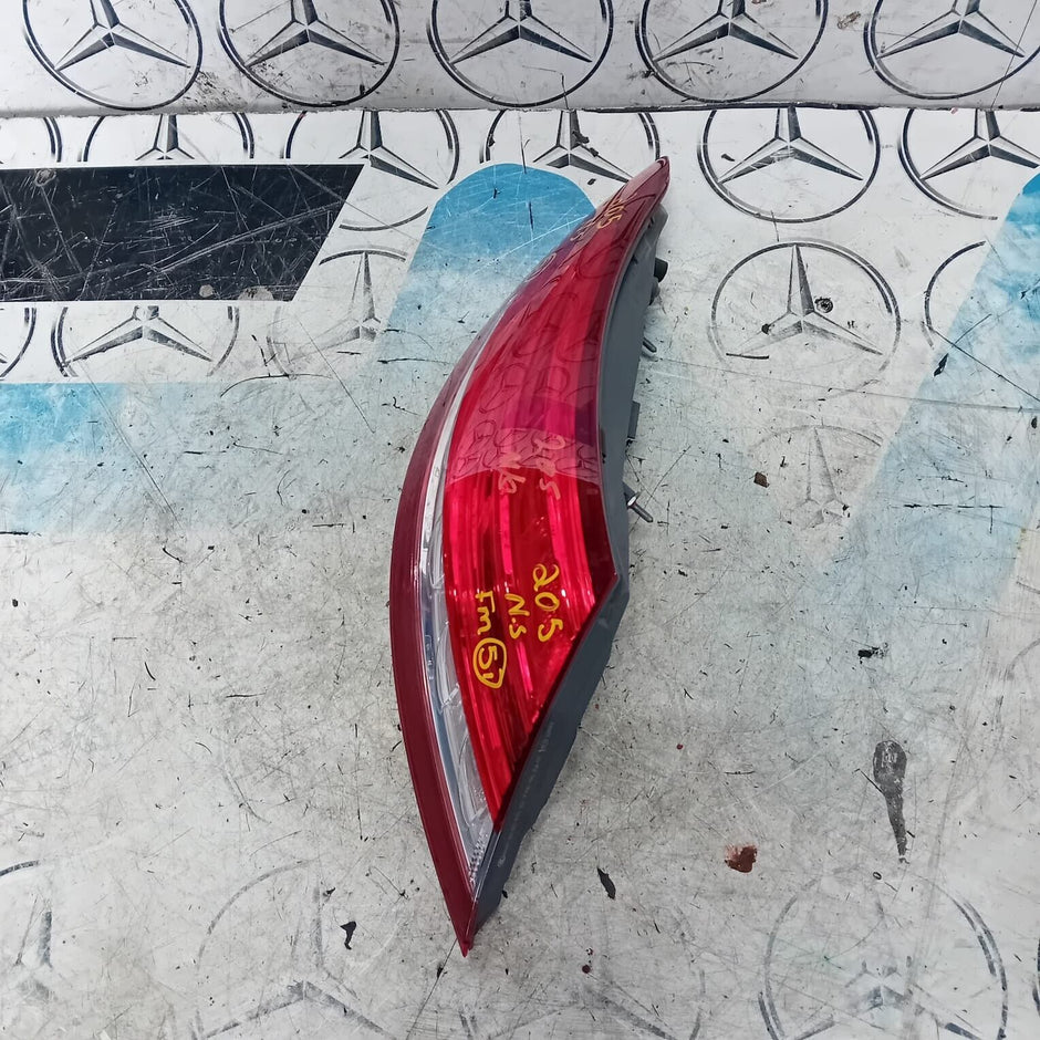 MERCEDES BENZ C-CLASS COUPE W205 PASSENGER SIDE REAR TAIL LIGHT A2059066300