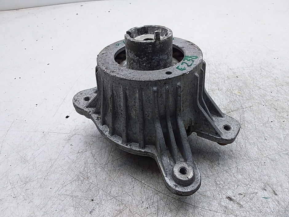 MERCEDES BENZ  E-CLASS COUPE C238  ENGINE MOUNT RIGHT OS A2382400300 FMR340