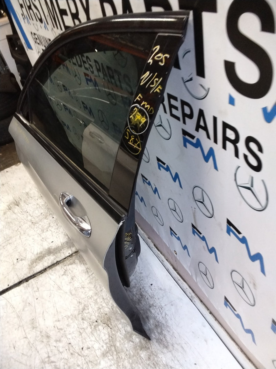 MERCEDES BENZ C-CLS W205 SLN PASSENGER FRONT DOOR NSF SILVER 2014-21  FMD587