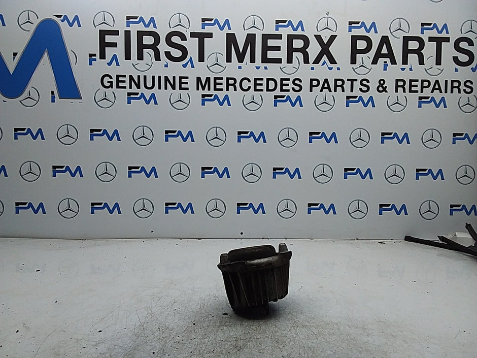 MERCEDES BENZ  E-CLASS  W212  ENGINE MOUNT LEFT NS A2122404117 FMR350