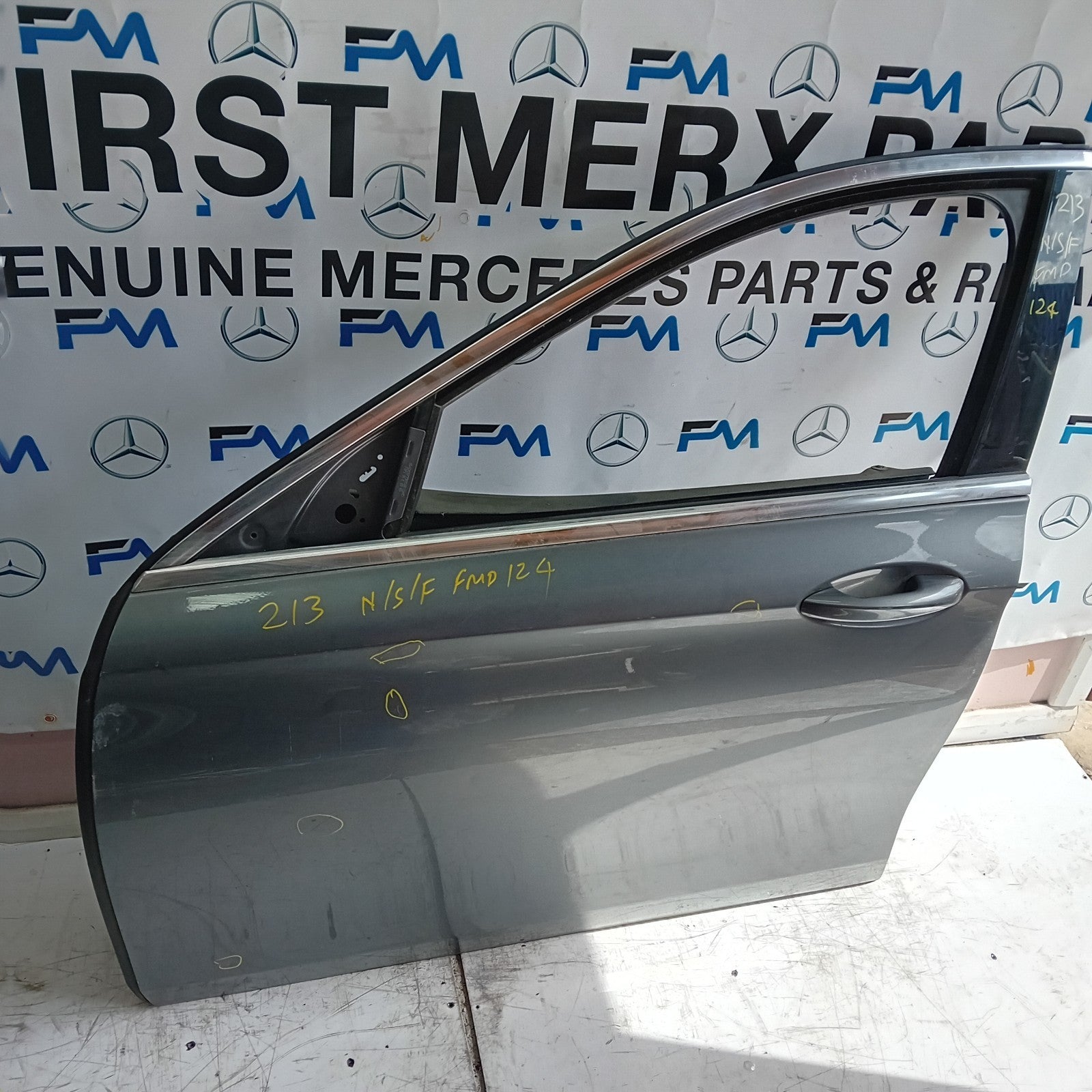MERCEDES BENZ R-CLASS W213 PASSENGER SIDE FRINT DOOR N/S/F GREY FMD124